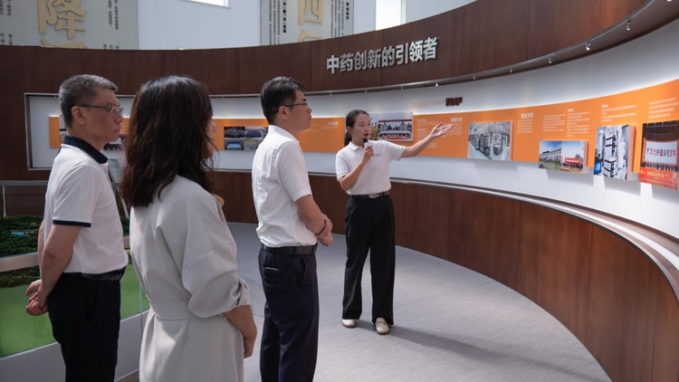 力學篤行:江西飛行學院師生赴江中藥谷學習考察_fororder_圖片4