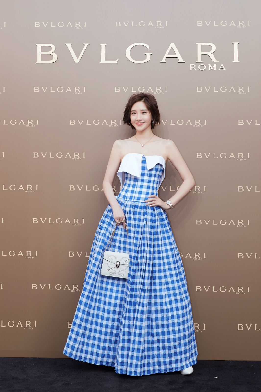 唐艺昕出席时尚活动俏皮灵动糖力满分