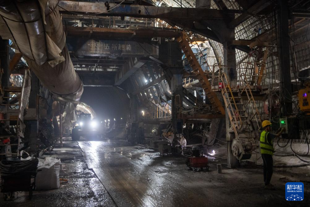 渝廈高鐵重慶東至黔江段全線橋隧貫通