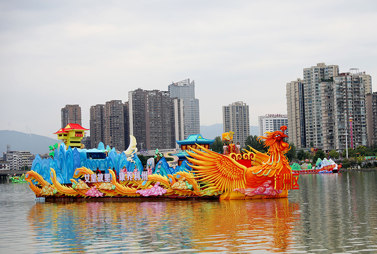 2024 Guangyuan Female Festival Officially Opens_fororder_Colorful Boat Parade Scene