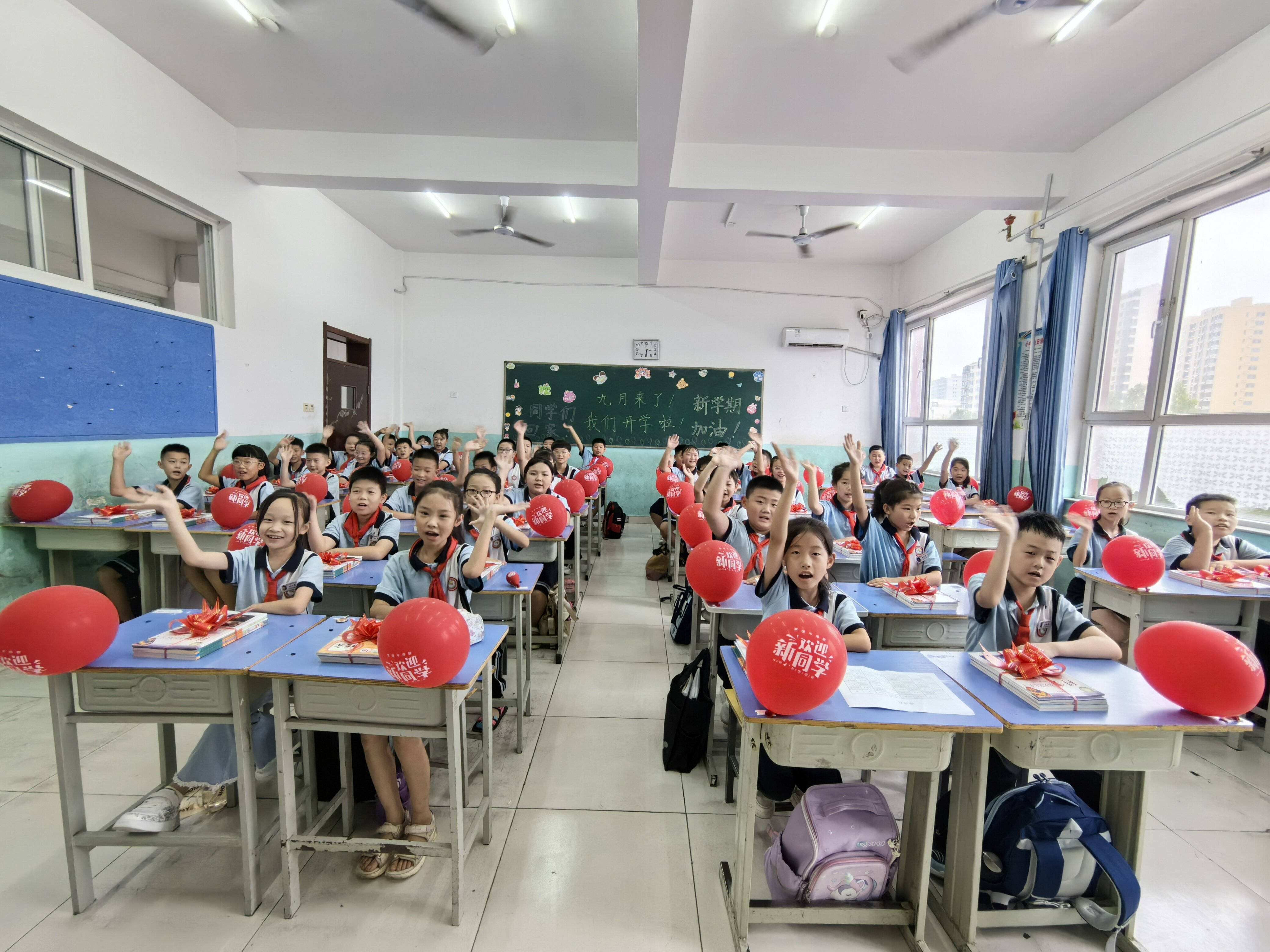 通过各种新颖的开学活动,激发学生学习,探索的热情,促进学生全面发展