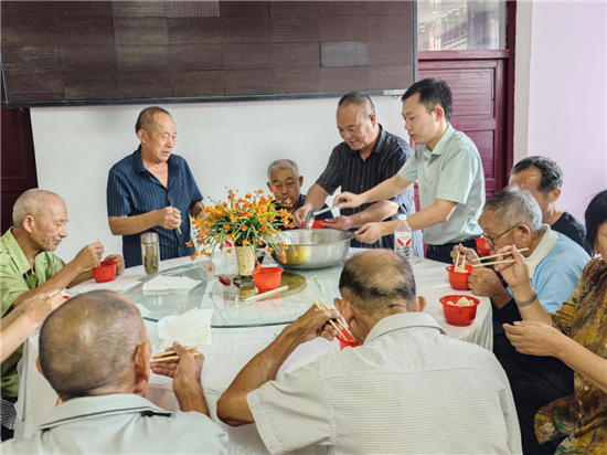 信阳市商城县：浓浓饺子情 喜迎中秋节_fororder_图片2