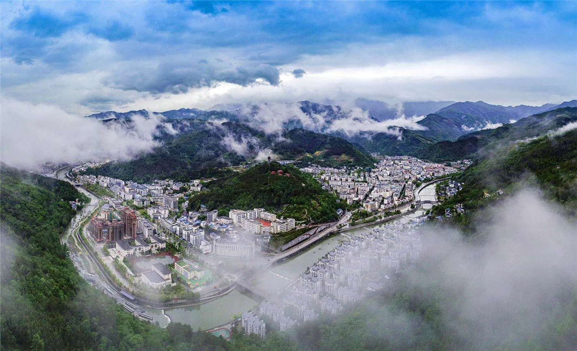 震後十年俯瞰青川 看不夠你的山綿延水潺潺