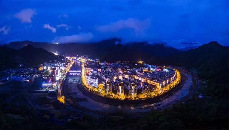 震後十年俯瞰青川 看不夠你的山綿延水潺潺