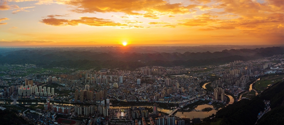 這個秋天出發貴州惠水 看風吹稻浪 感受宜人秋意_fororder_夕陽下的惠水 黃平攝