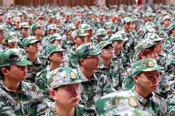 开学典礼上 武汉商学院校长彭瑜寄语新生三个“希望”_fororder_微信图片_20240907092831