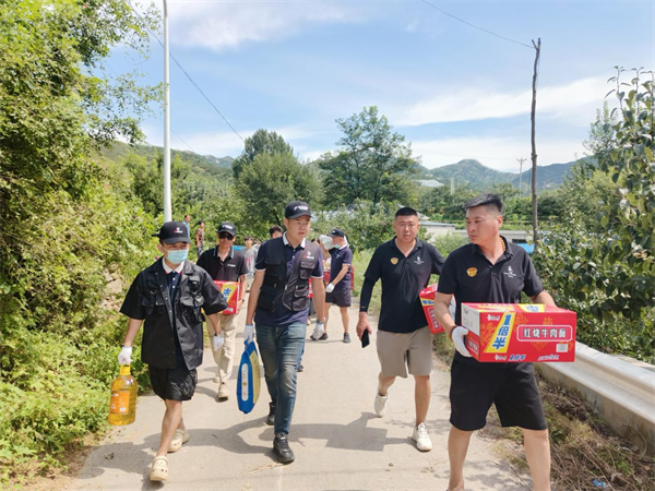 沈阳车友俱乐部志愿者情暖建昌水灾地区