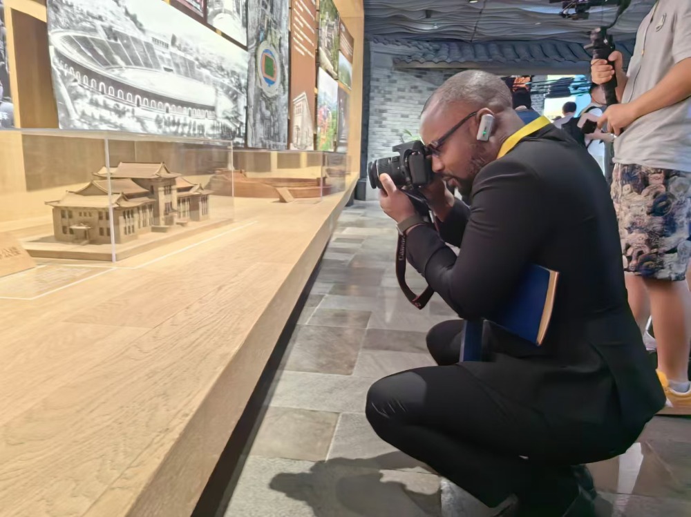 非洲媒體團來渝參訪 探尋重慶現代化通行證