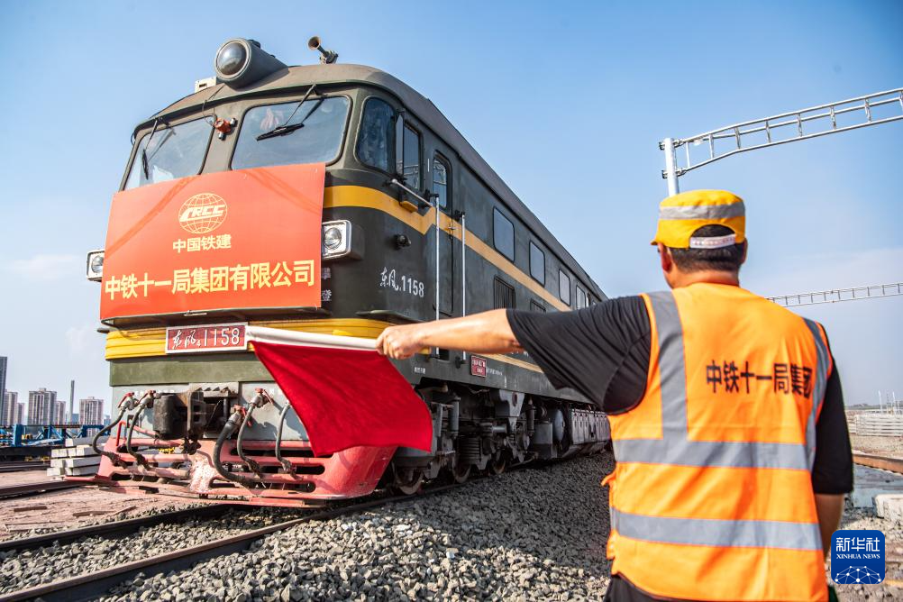 渝廈高鐵重慶東至黔江段進入存軌施工階段