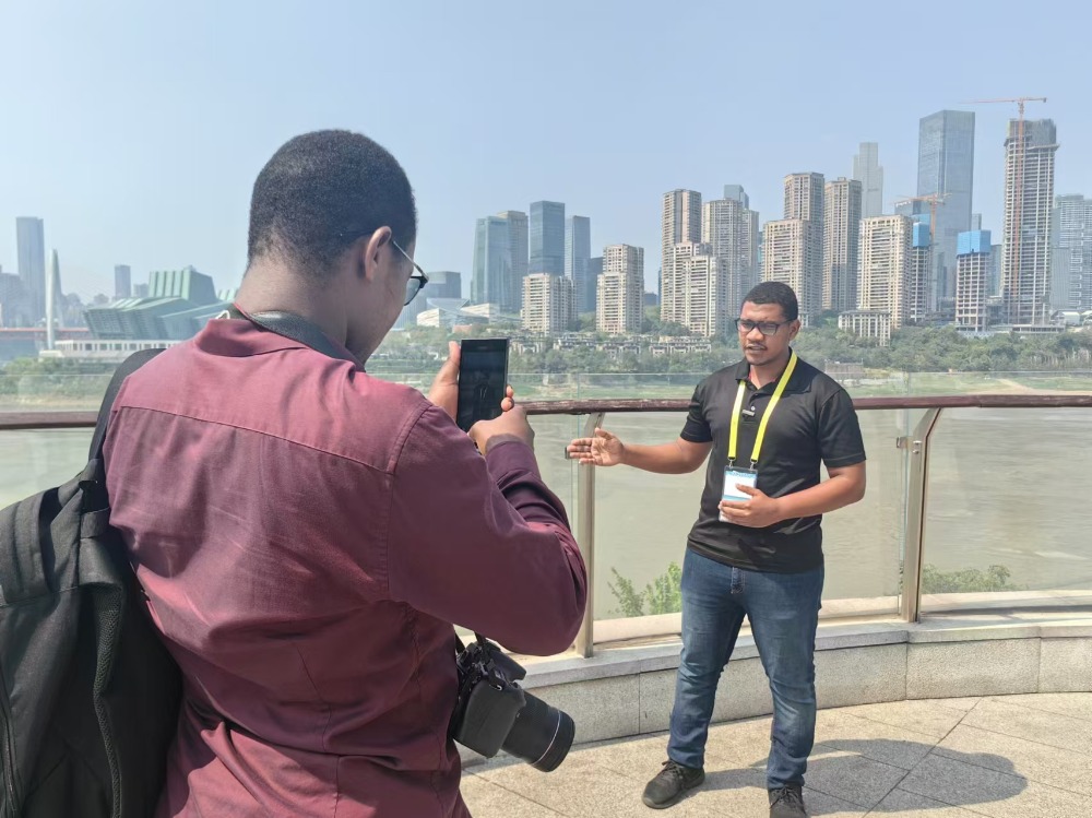 非洲媒體團來渝參訪 探尋重慶現代化通行證