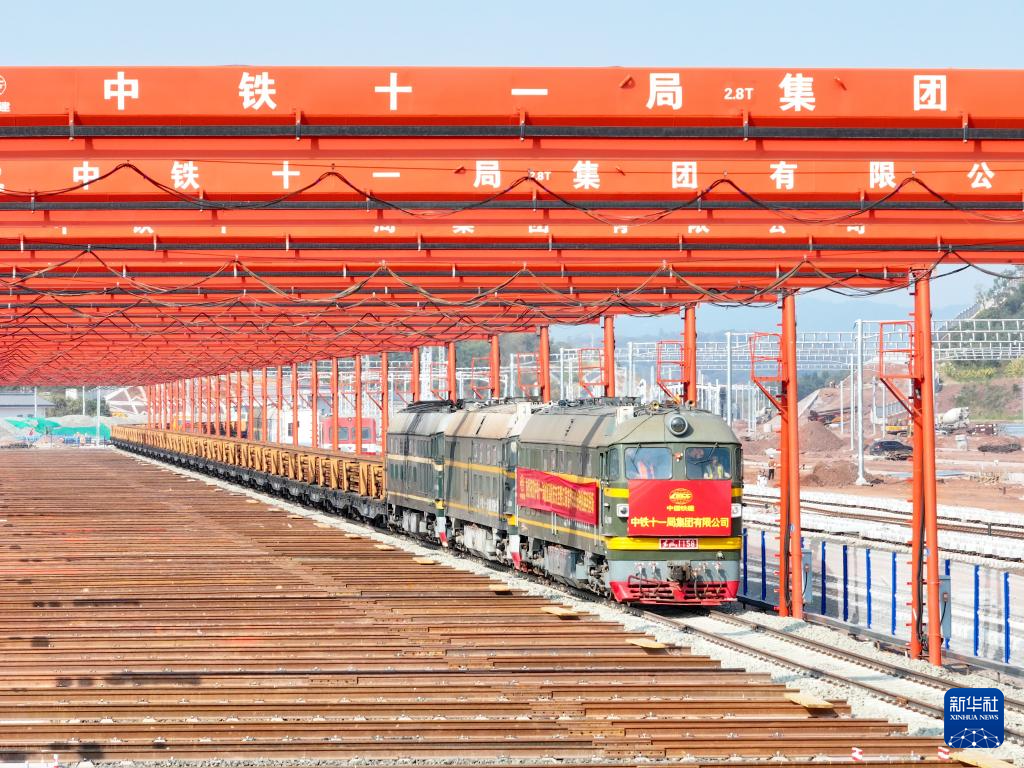 渝廈高鐵重慶東至黔江段進入存軌施工階段