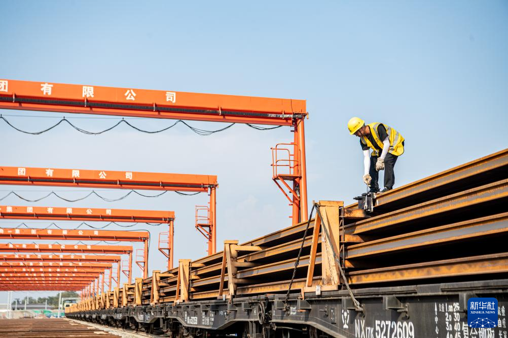 渝廈高鐵重慶東至黔江段進入存軌施工階段