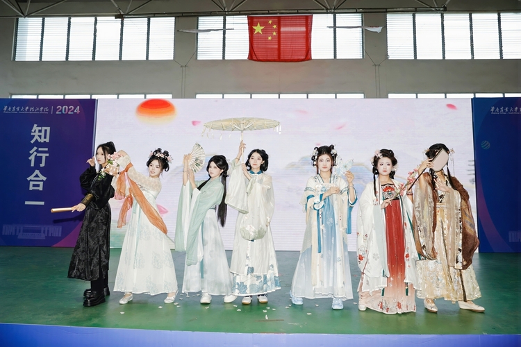 非遗传薪火 七彩启“新”缘！华南农业大学珠江学院喜迎5000余名2024级本科新生_fororder_13