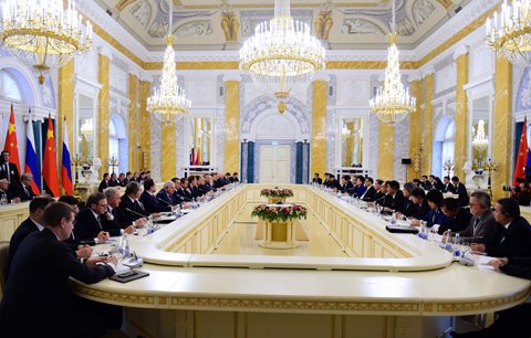 中俄總理會晤何以放在聖彼得堡?
