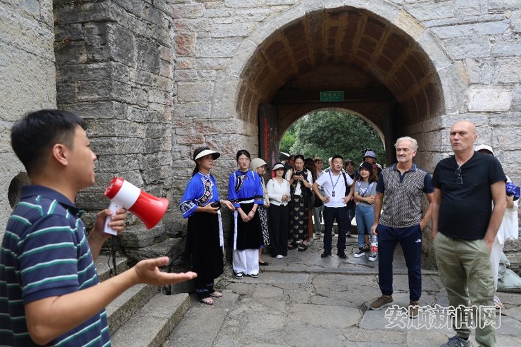 2024“視覺@中國”貴州行專項宣傳推廣活動|70余名國內外視覺領域專家學者雲集安順雲山屯采風