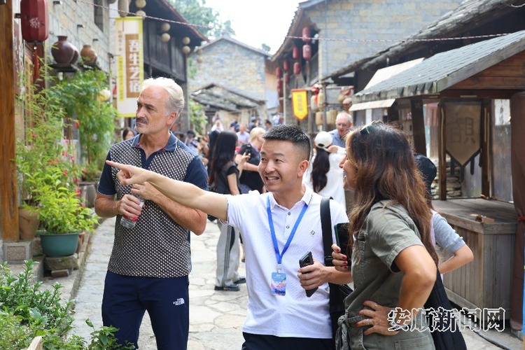 2024“視覺@中國”貴州行專項宣傳推廣活動|70余名國內外視覺領域專家學者雲集安順雲山屯采風