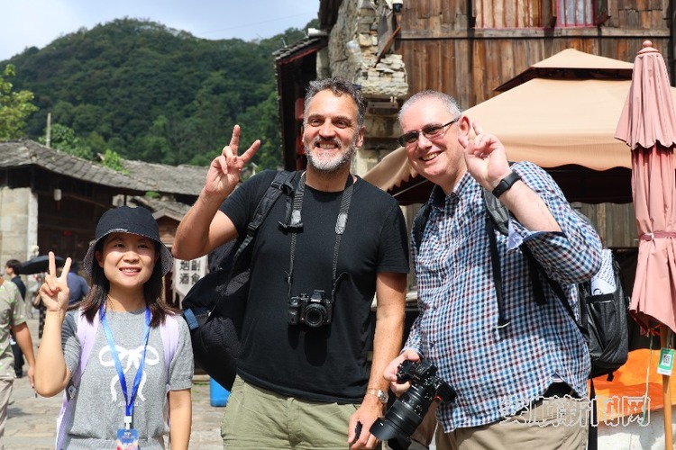 2024“視覺@中國”貴州行專項宣傳推廣活動|70余名國內外視覺領域專家學者雲集安順雲山屯采風