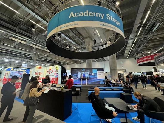 2024年法兰克福国际汽车零部件、汽车技术及服务展览会在德国法兰克福开幕_fororder_image001