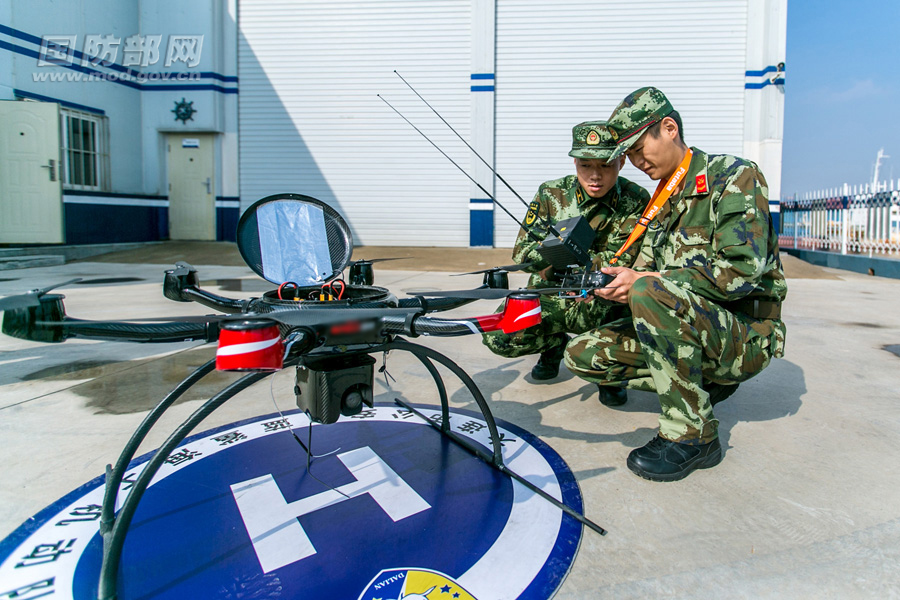 武警蓝鲨机动队开展海上反恐处突演练 场面火爆(组图)