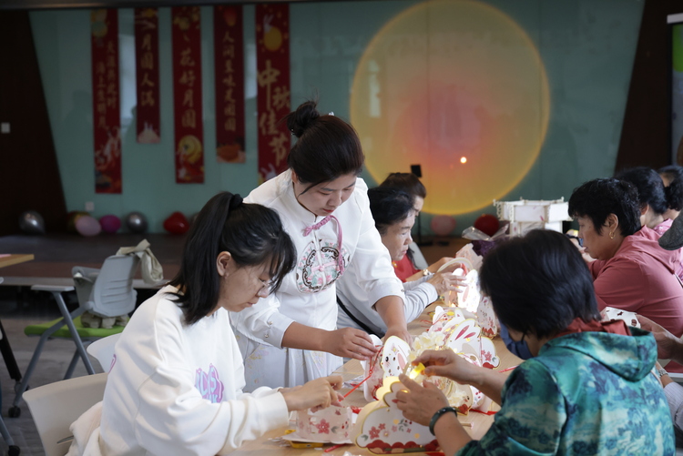 哈尔滨市平房区举办“我们的节日·中秋”主题文明实践活动_fororder_微信图片_20240913152953