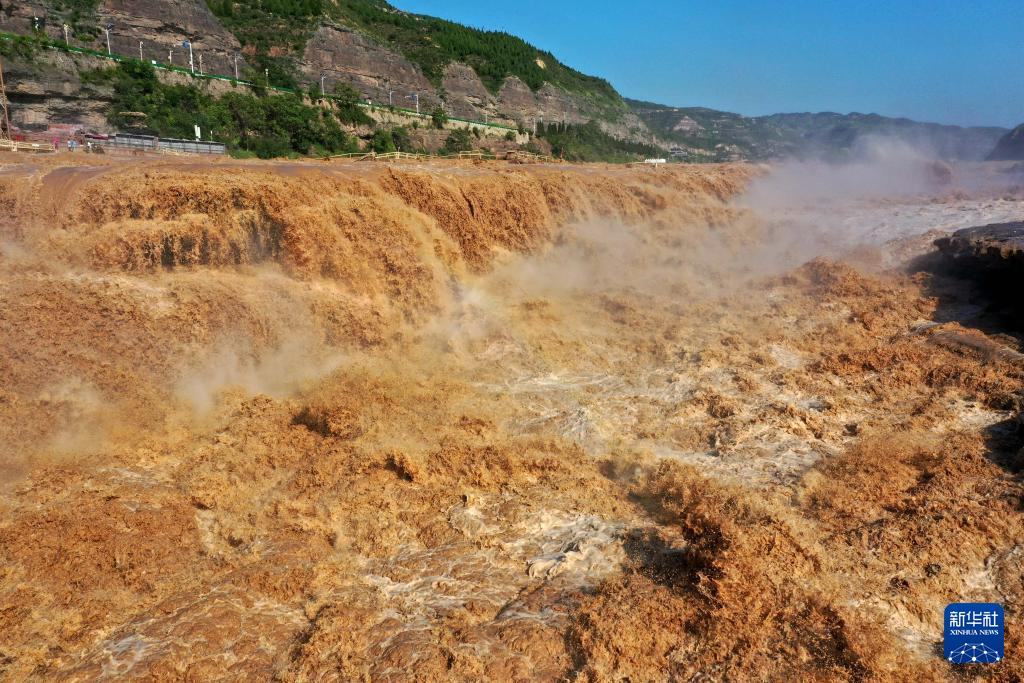 山西臨汾：“金瀑飛流”迎客來