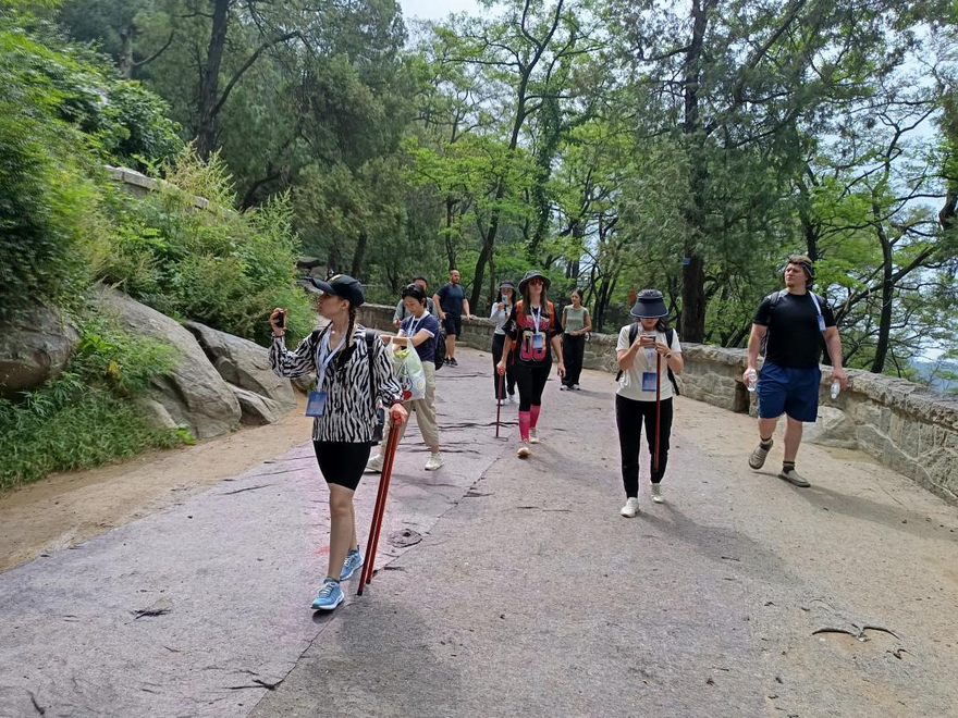 Foreign Internet Influencers Show Mount Tai to the World After Their Study and Experience Trip_fororder_圖片10