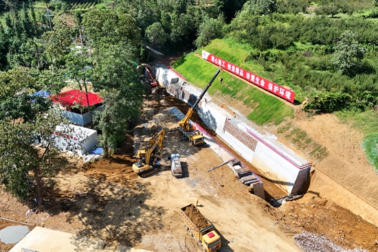 貴州黃桶至廣西百色鐵路貴州段控制性工程白石岩隧道進洞施工_fororder_微信圖片_20240914135644