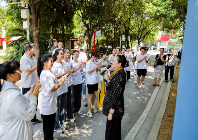 南昌应用技术师范学院党委书记带队赴光明社区开展暑期大思政实践活动_fororder_图片8