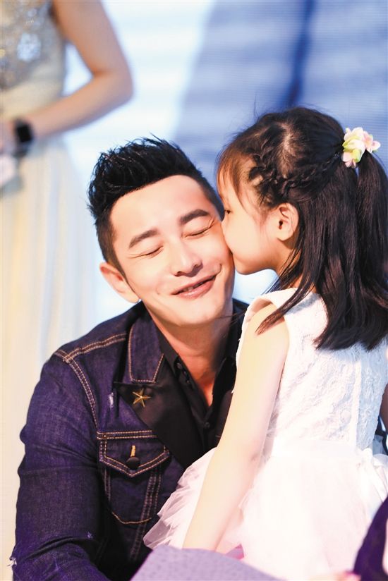 黄晓明耿直表白baby:感谢你这么年轻就为我生孩子
