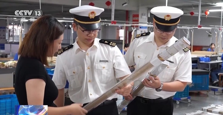 国潮“出海”！中国元素外贸产品走俏 “圈粉”外国消费者