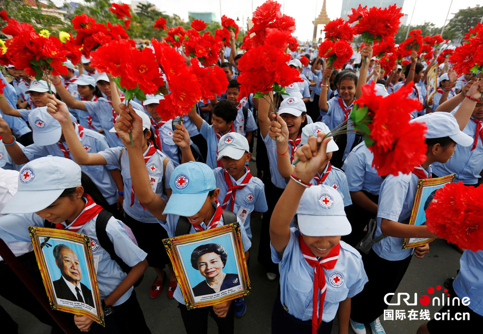 柬埔寨国王西哈莫尼出席第63个国家独立日庆典(组图)