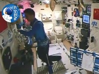 中国人首次太空跑步 景海鹏连跑一小时