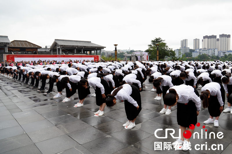 500余高三学生在贵阳孔学堂举行“成人礼”