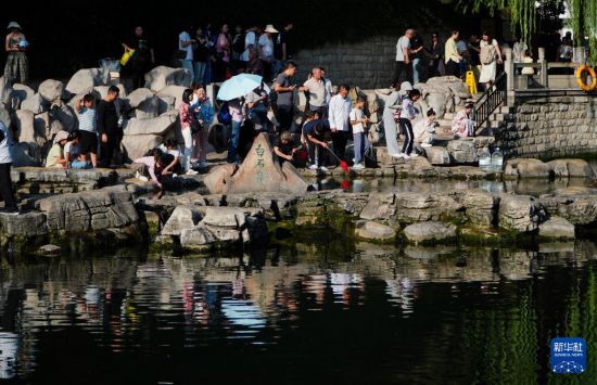 济南：中秋小长假观泉旅游人气旺