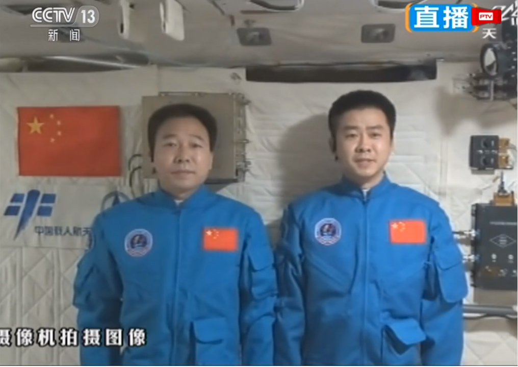 两位宇航员与习近平同志通话