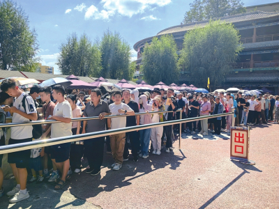 隰县：“悬塑绝唱”小西天持续走热