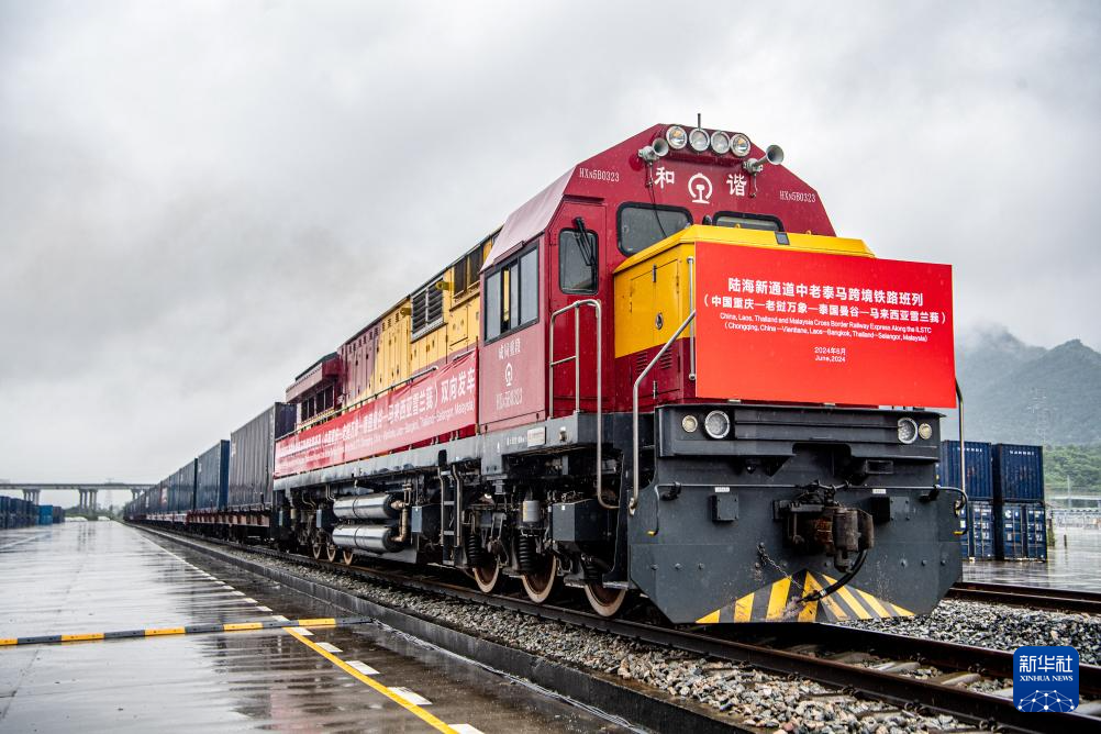 重慶:一輛摩托車的“跨越山海”之旅