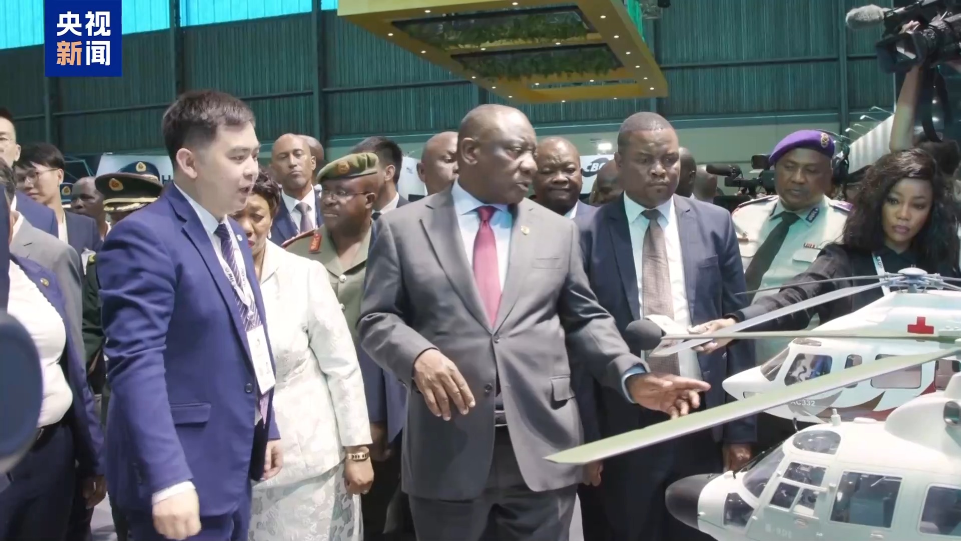 2024非洲航展南非开幕 中国防务集体亮相→