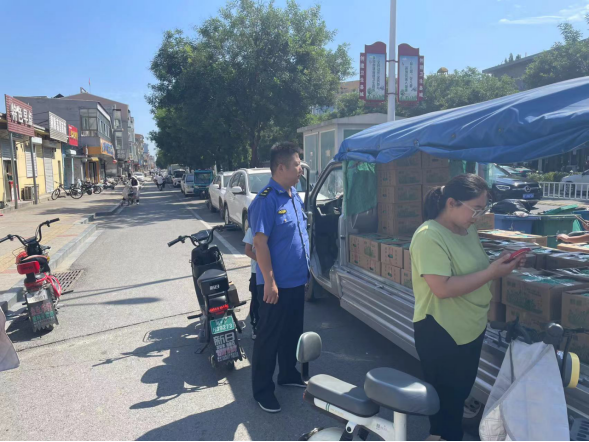 从“接诉即办”到“未诉先办” 唐县执法局整治校园周边流动摊贩_fororder_从接诉即办到未诉先办 唐县执法局政治校园周边流动摊贩(1)781