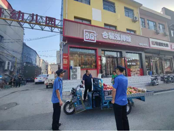 从“接诉即办”到“未诉先办” 唐县执法局整治校园周边流动摊贩_fororder_从接诉即办到未诉先办 唐县执法局政治校园周边流动摊贩(1)735