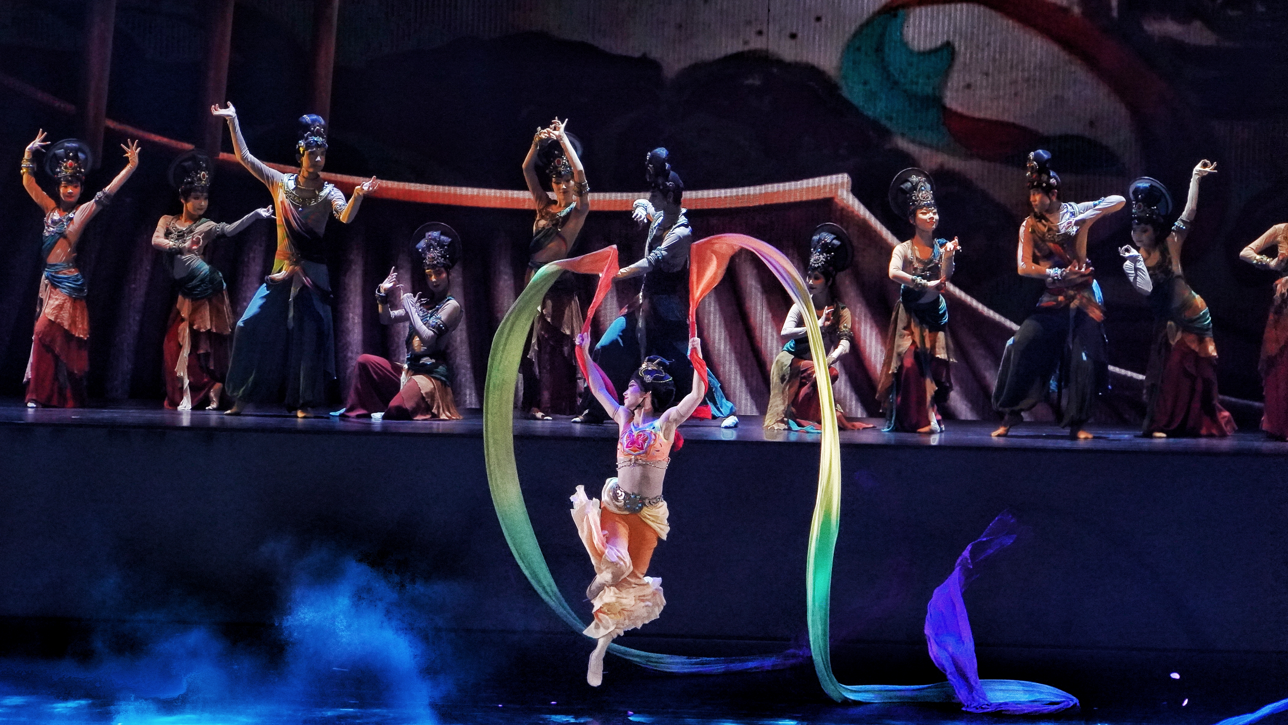 大型情景音画剧《千手千眼》在敦煌大剧院上演_fororder_WechatIMG268