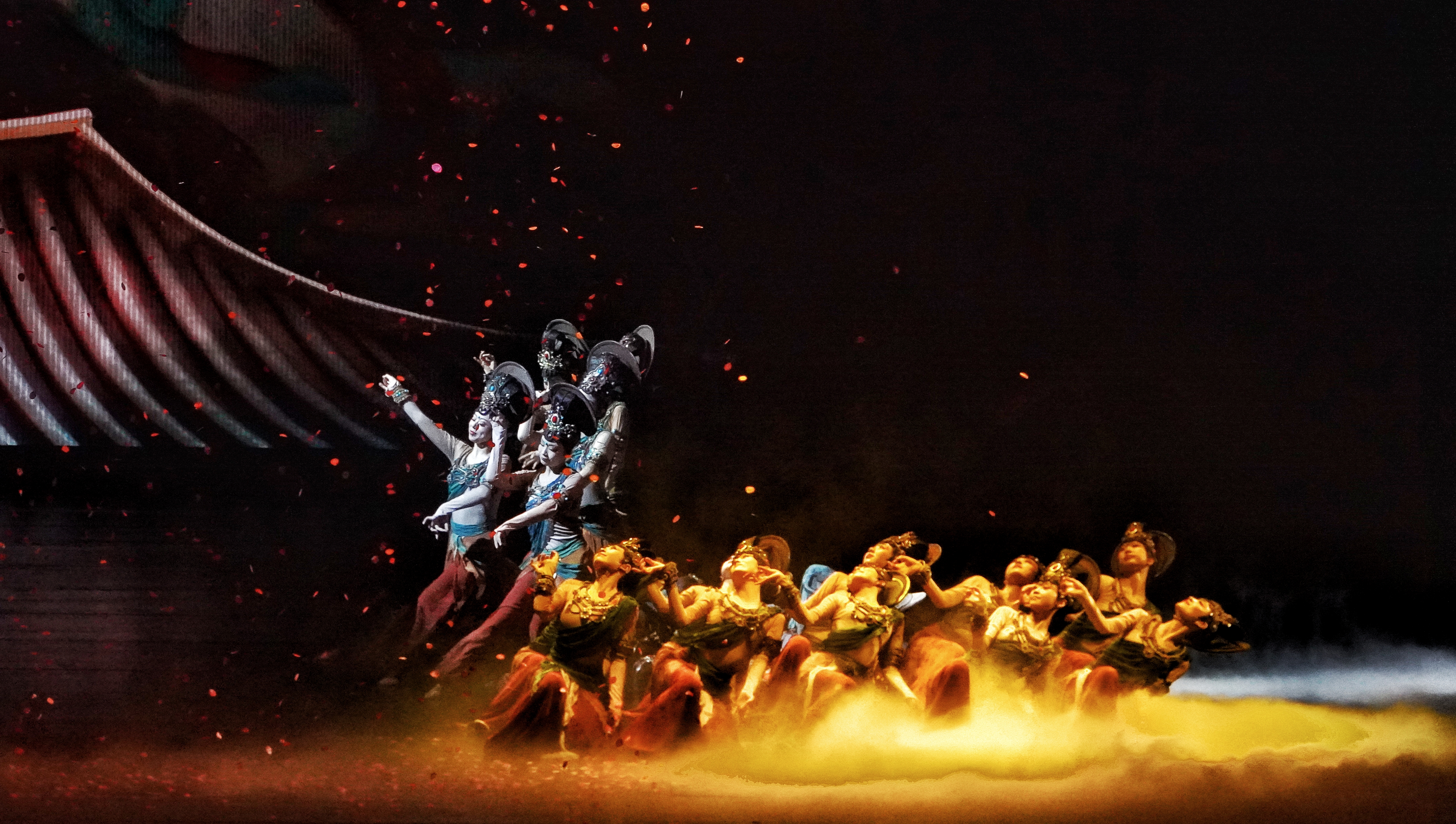 大型情景音画剧《千手千眼》在敦煌大剧院上演_fororder_WechatIMG272