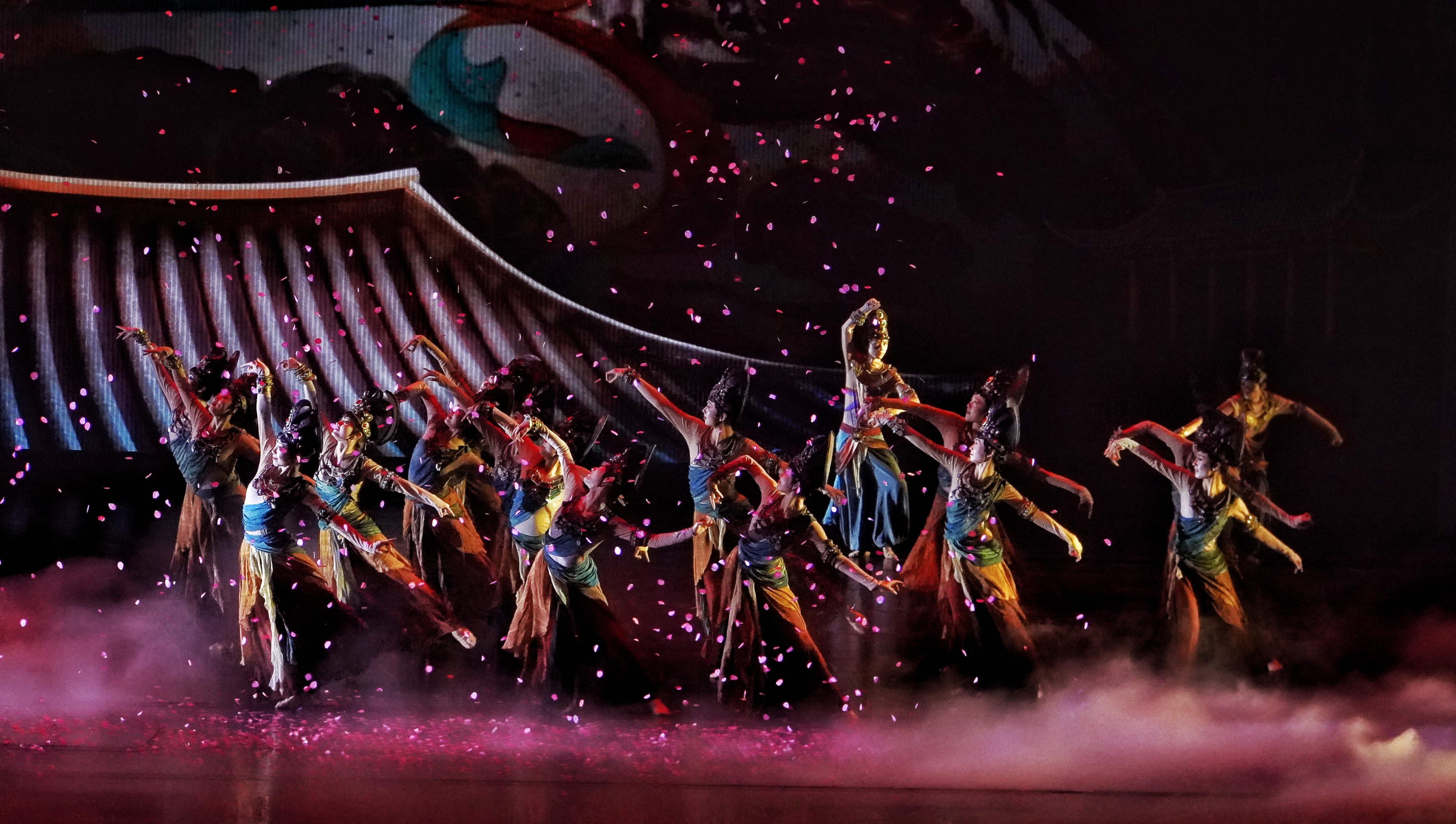 大型情景音画剧《千手千眼》在敦煌大剧院上演_fororder_WechatIMG269