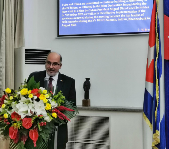 古巴驻华大使馆举行招待会纪念两国建交64周年暨双边教育合作开展60周年