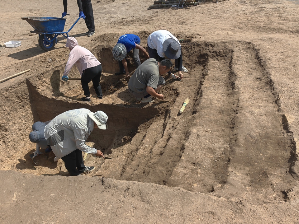 红山文化百年考古重大发现——内蒙古赤峰出土迄今体量最大玉龙