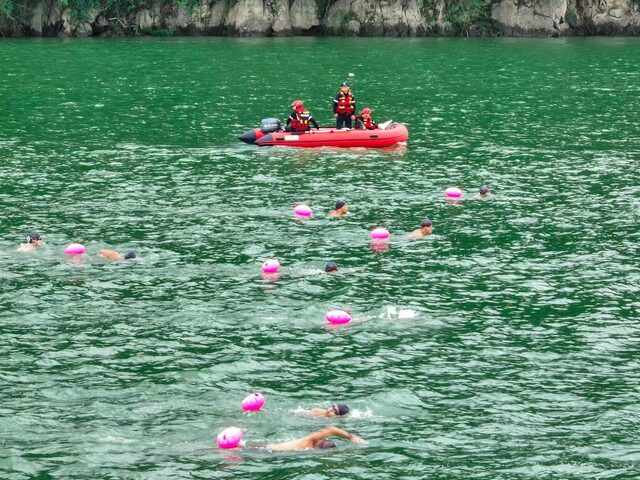 浙江桐庐：近2000名“泳士”抢渡富春江_fororder_微信图片_20240923090100