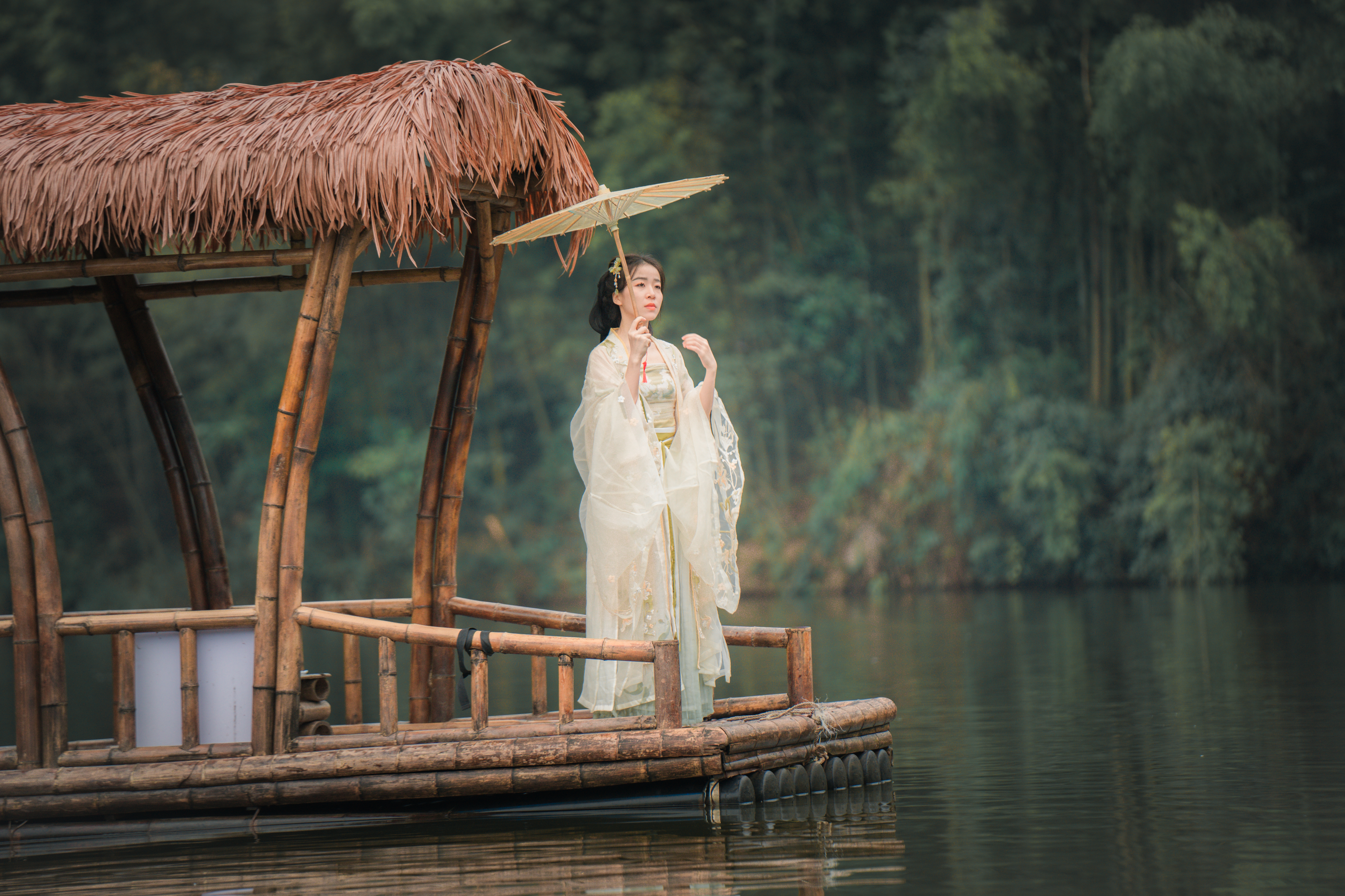 乐享“五免”礼遇 蜀南竹海 兴文石海国庆花样“宠客”_fororder_蜀南竹海乘船体验 供图 蜀南文旅集团