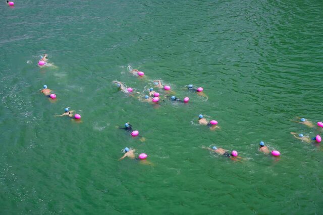 浙江桐庐：近2000名“泳士”抢渡富春江_fororder_微信图片_20240923090047