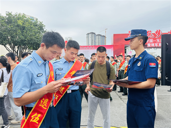 广西举办退役军人暨随军家属专场招聘会 提供4000多个就业岗位_fororder_图片4