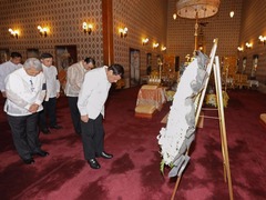 杜特尔特访问泰国 吊唁泰王普密蓬
